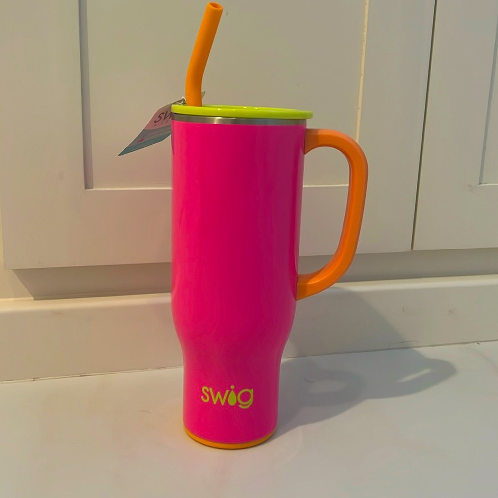 Swig Life 30 oz insulated stainless steel